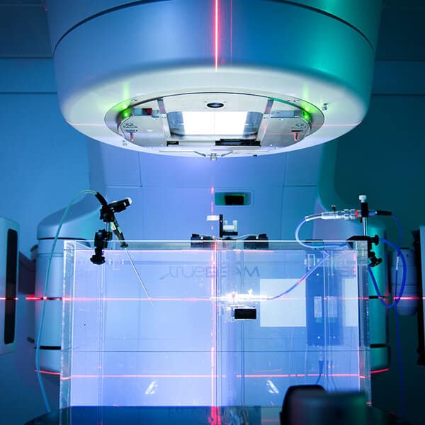 Imagem com tanque de água, relativo à radioterapia.